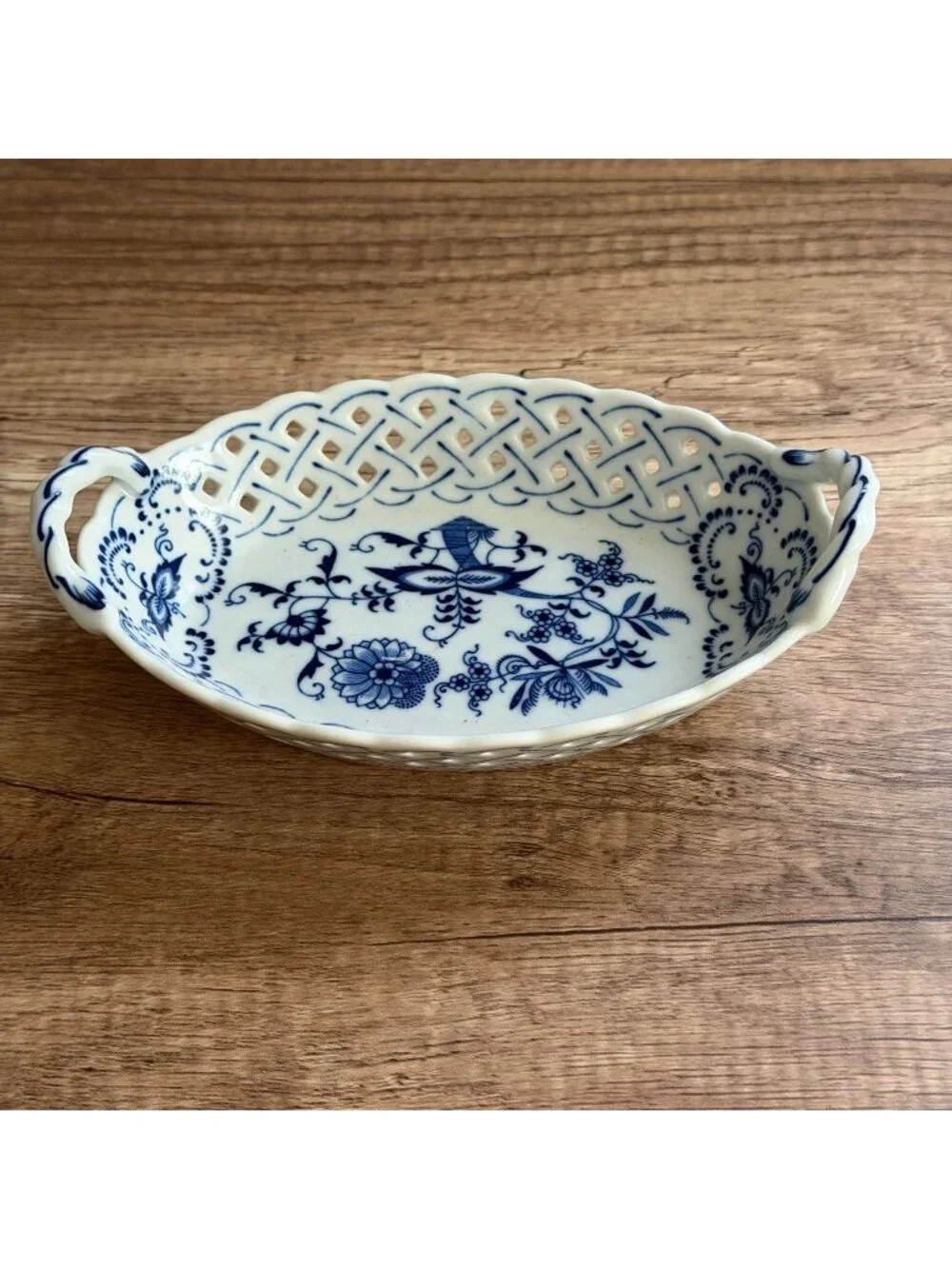 Vintage Blue Danube Blue Onion Japan 7.75